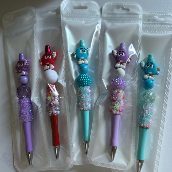 Kyleigh’s HandKrafted Korner- Art/Pens/Cards
For Soccer ⚽️ Camp - Picture 11 of 15